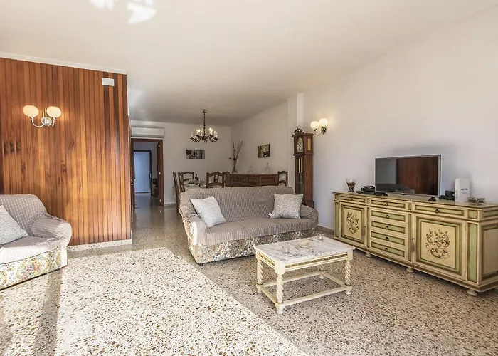 Сasa de vacaciones Townhouse Dionis By Homevillas360