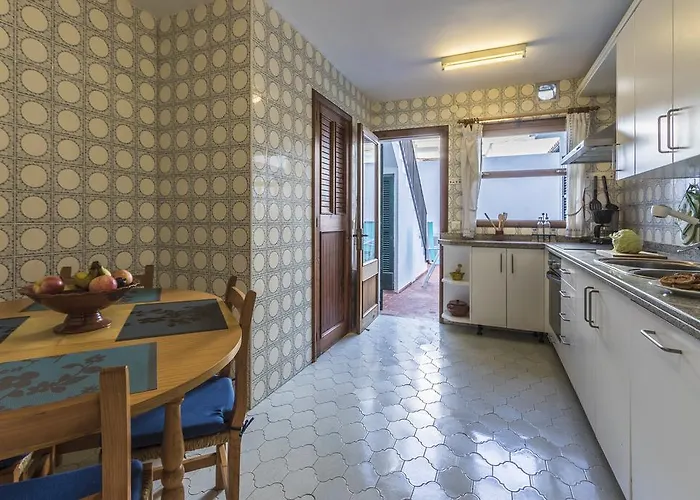 Сasa de vacaciones Townhouse Dionis By Homevillas360