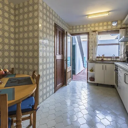 Vakantiehuis Townhouse Dionis By Homevillas360